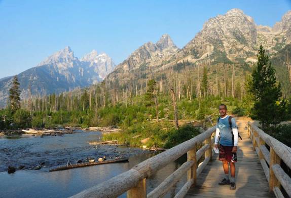 No frio da manhã, início da caminhada no Grand Teton National Park, no Wyoming, nos Estados Unidos